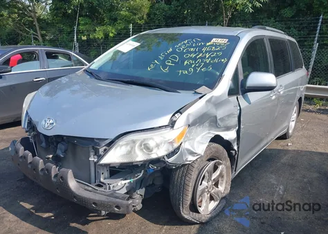 2013 Toyota Sienna Le из США, поврежденный, VIN 5TDKK3DC2DS389557